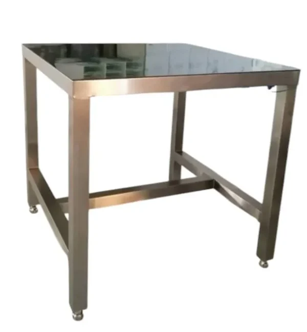 3.Laboratory benches and tool tables (3)